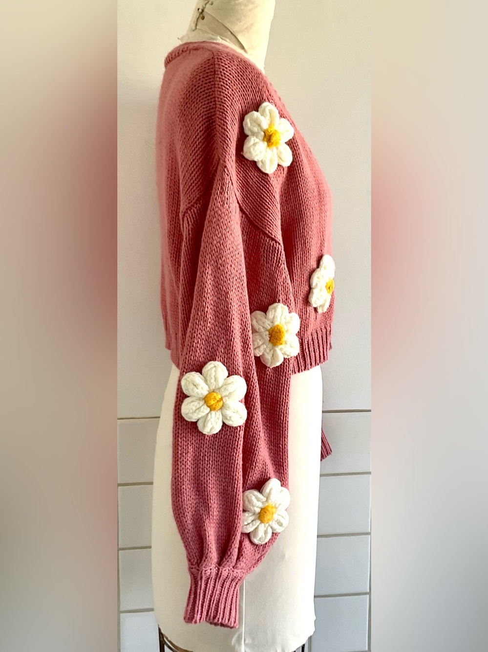 Chunky Dusty Rose Pink Crop Cardigan 3d Whimsical Daisy Appliqués Sz: L NWOT - Picture 2 of 8